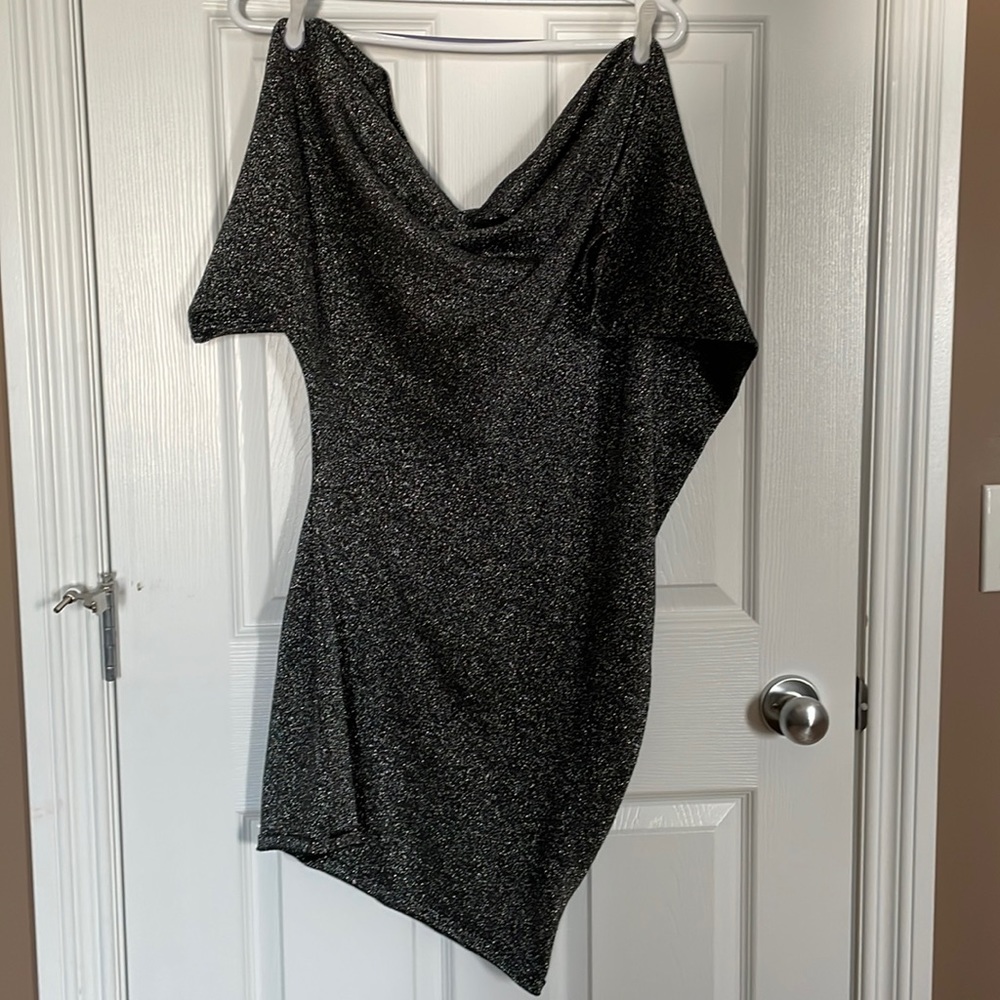 Le Chateau sparkly dress. Size Large
